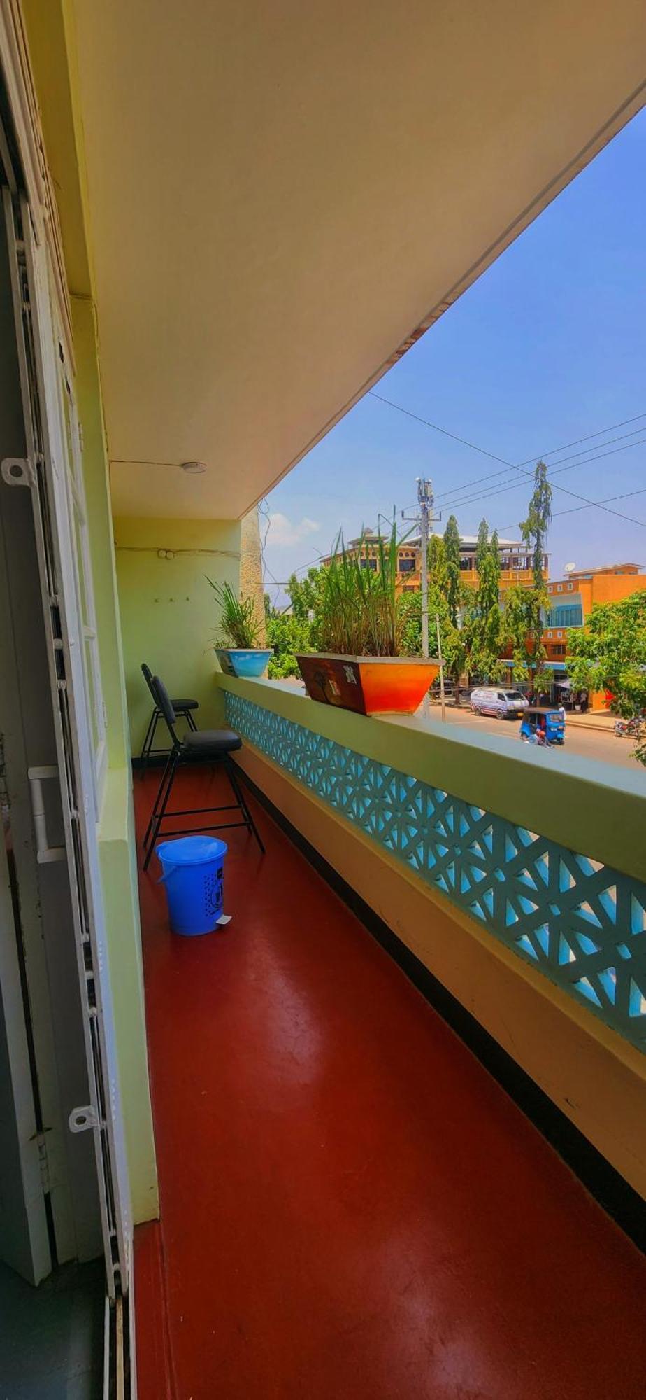 We Travel Hostel Moshi Bagian luar foto